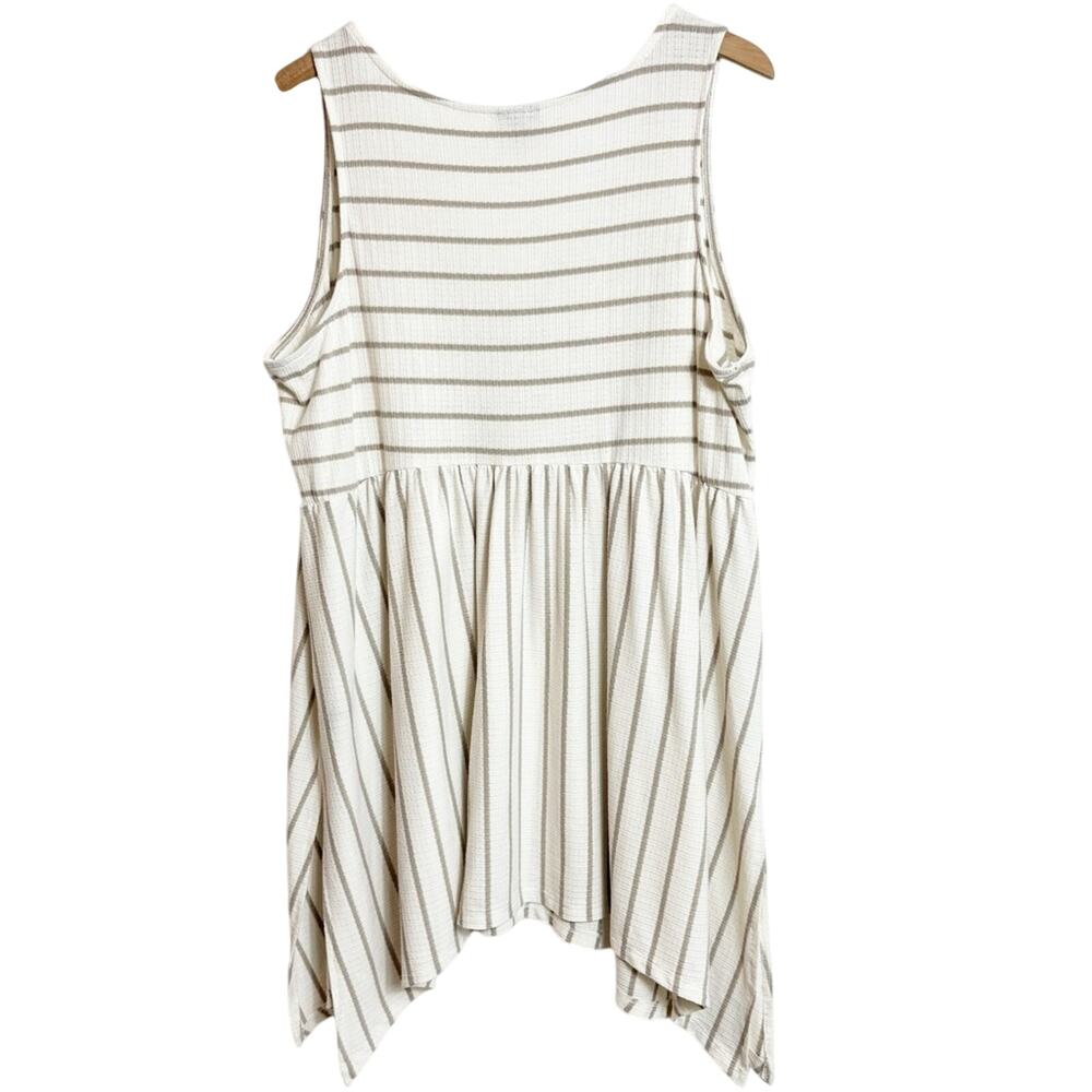 TORRID V-NECK BUTTON DETAIL STRIPED PLUS SIZE WOMEN BLOUSE SIZE 3X - Picture 2 of 7